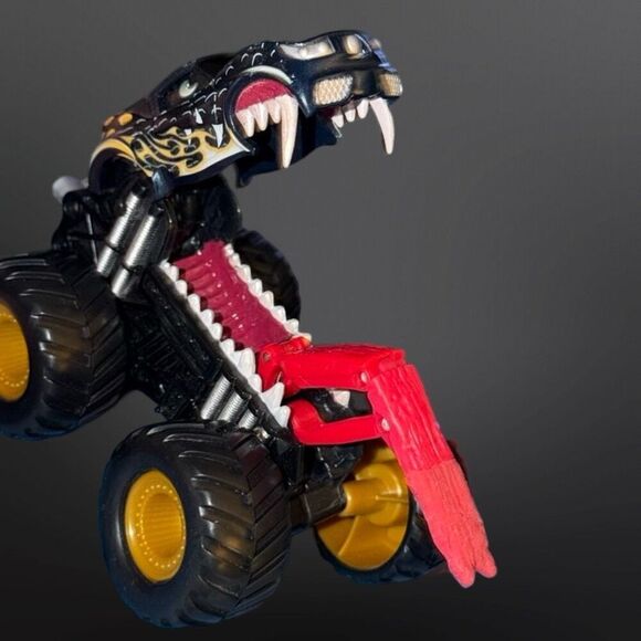 Hot Wheels Battle Beast Push Down Chomping Action Monster Trucks 1:64 Scale A27 - Picture 8 of 16